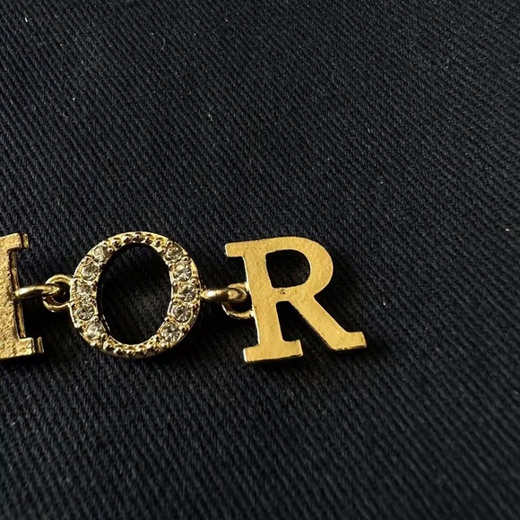 Dior Pearl Earrings - Picture 5 of 6